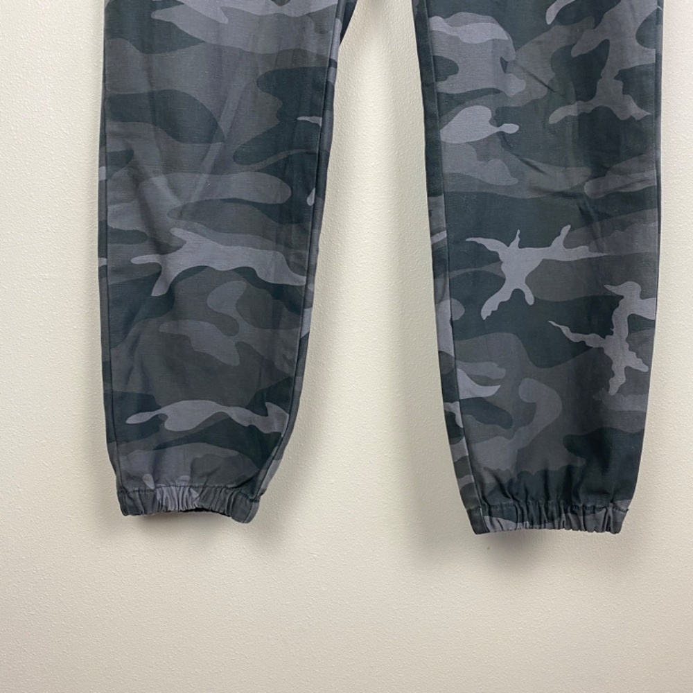 Aritzia TNA Gray Camo Jogger Pants - Size Medium - Picture 3 of 7